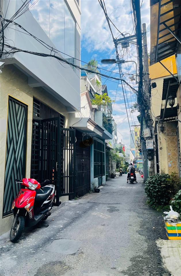 Chỉ 5.49 tỷ  nhà 3 tầng  hẻm xe hơi thẳng trục  37.1m2  cách mt 50m  gần làng hoa p11 gv