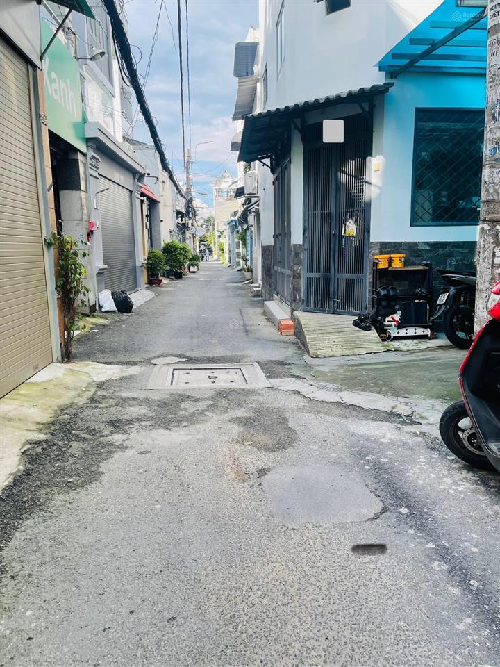 Chỉ 5.49 tỷ  nhà 3 tầng  hẻm xe hơi thẳng trục  37.1m2  cách mt 50m  gần làng hoa p11 gv