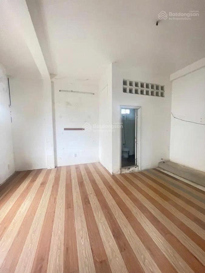 Bán nhà mặt tiền lũy bán bích  4 tầng  căn góc  cho thuê 35tr/th  17 tỷ