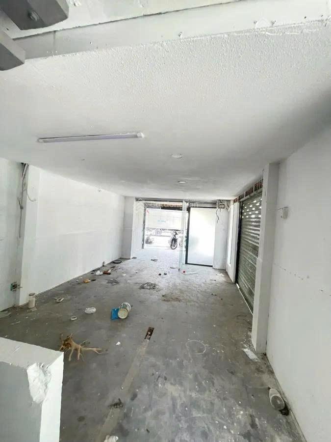 Bán nhà mặt tiền lũy bán bích  4 tầng  căn góc  cho thuê 35tr/th  17 tỷ