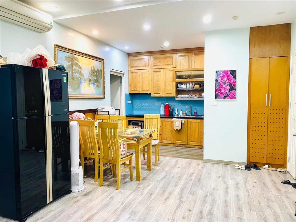 Cần bán căn hộ ct3 văn quán 96m2, 3 ngủ, 2 vs, căn góc ban công đông nam, view đẹp. . 0983 669 ***