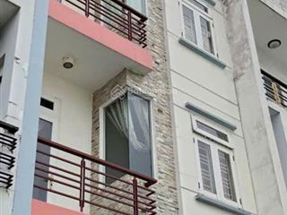 Cho thuê nhà nguyên căn 1 trệt, 2 lầu + áp mái 4pn 5x20m nhà đẹp, mặt tiền, ô tô đậu trước