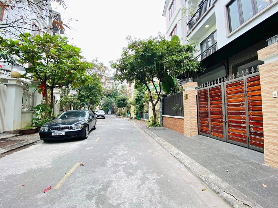 Bán đất 115,7m2, ngay toà nhà phenika, sát kđt bắc phú cát, đối diện đhqg, đhfpt, 500m tới metro 5