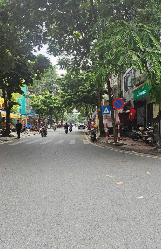 Nhà 2 mặt phố, kinh doanh, ô tô tránh, nhà xây 8 tầng thang máy, vỉa hè trước sau 3m.