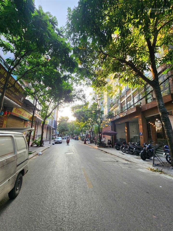 Nhà 2 mặt phố, kinh doanh, ô tô tránh, nhà xây 8 tầng thang máy, vỉa hè trước sau 3m.