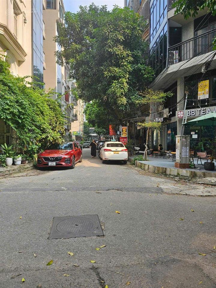 Nhà 2 mặt phố, kinh doanh, ô tô tránh, nhà xây 8 tầng thang máy, vỉa hè trước sau 3m.