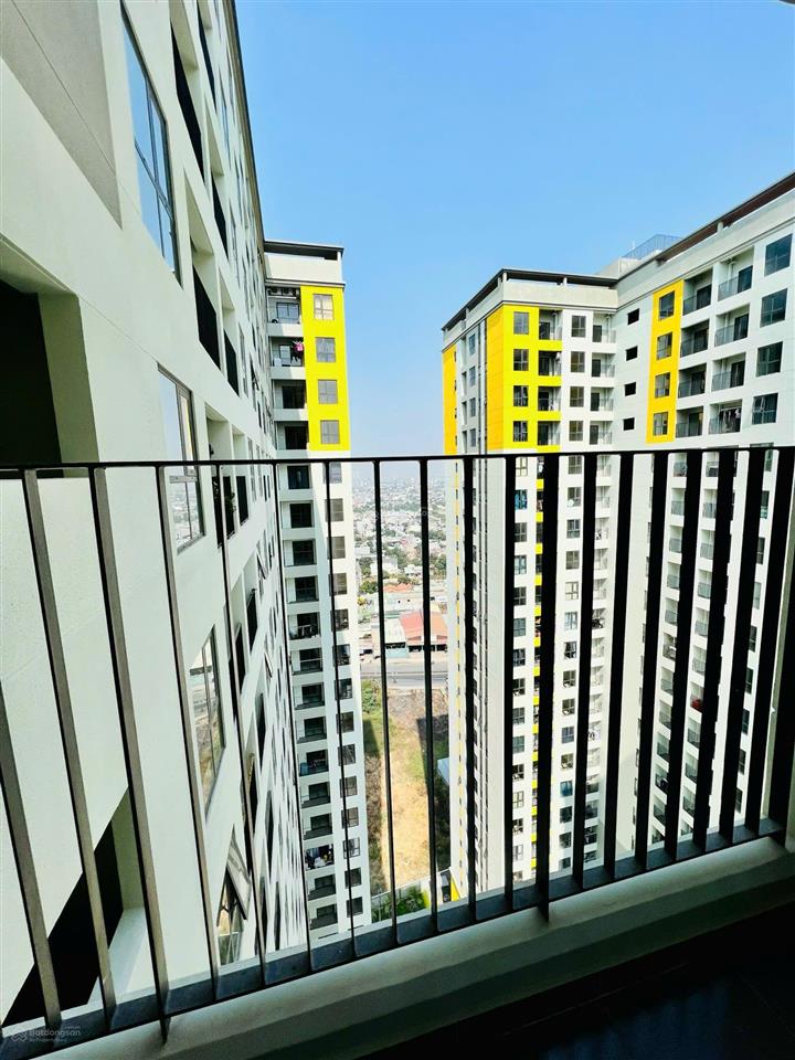 Chính chủ bán căn góc 2pn2wc bcons plaza view nội khu hồ bơi mát mẻ. sổ sẵn cầm tay