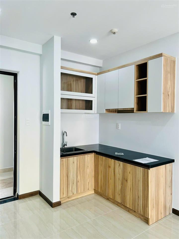 Chính chủ bán căn góc 2pn2wc bcons plaza view nội khu hồ bơi mát mẻ. sổ sẵn cầm tay