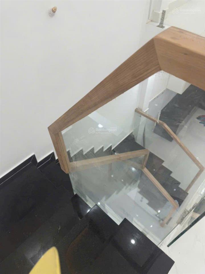 Nhà mới hoàn toàn..đúc kiêng cố 1 lầu  mặt tiền đường lê lợi ngay trung chánh