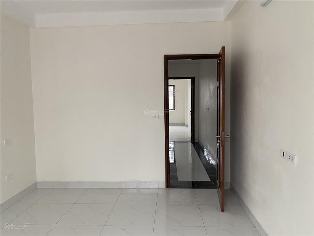 Bán nhà văn la quang trung hà đông 38m2 mặt tiền 4m 11..5 tỷ cấp 4 ôtô tránh vỉa hè cc 0976 052 ***