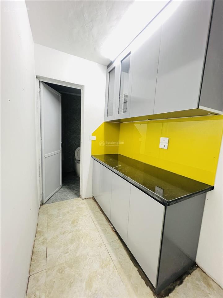 Bán nhà tôn thất tùng đống đa 40m2 2 tầng mặt tiền 4.5m hơn 8 tỷ gần phố ở ngay. cc 0976 052 ***
