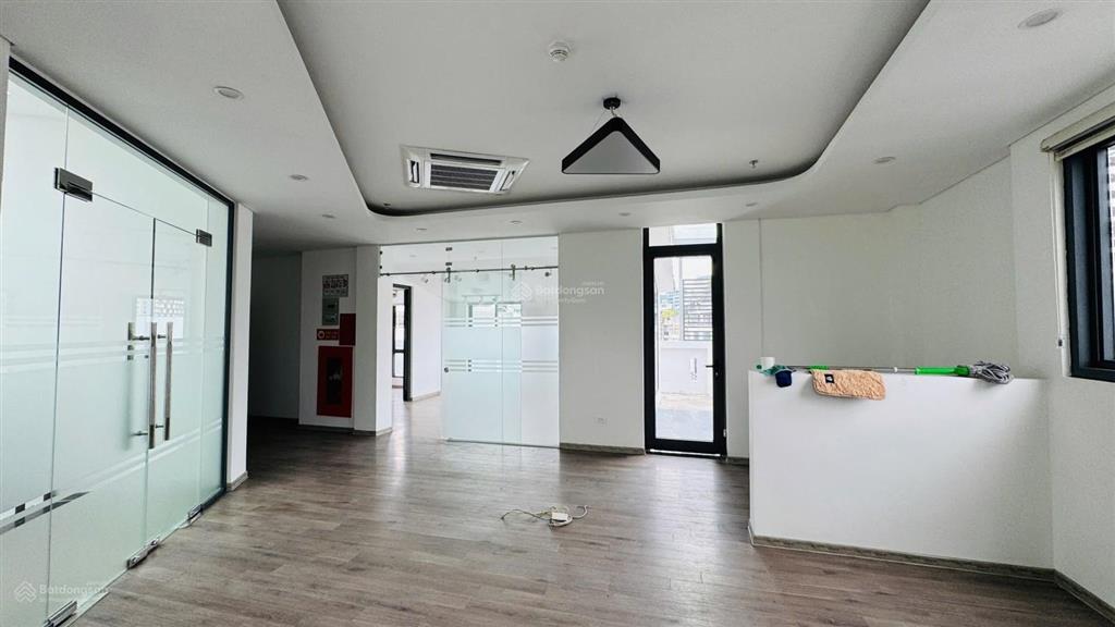 Bán tòa nhà mặt phố dịch vọng hậu cầu giấy 165m2 9t mặt tiền 20m 1xx tỷ hầm vp thang máy 20tr/th