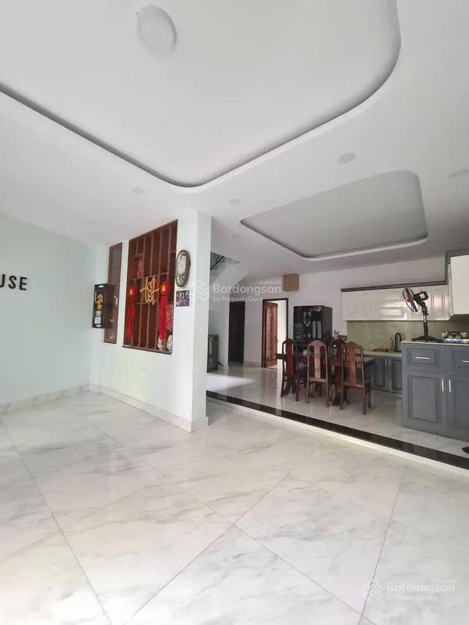 Bán nhà hẻm cách mạng tháng tám  4 tầng  diện tích lớn 91m2  hẻm xe hơi  14 tỷ