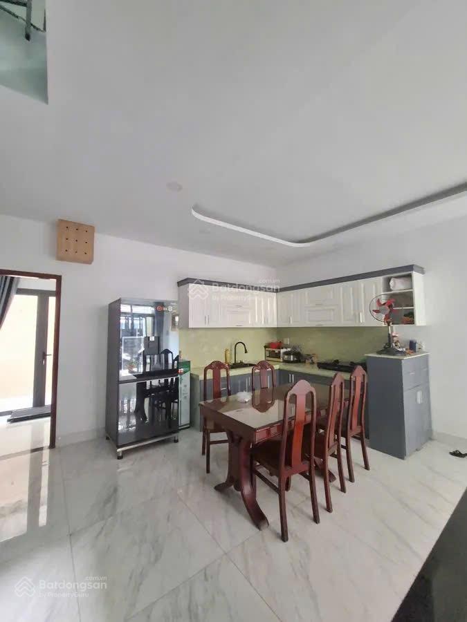 Bán nhà hẻm cách mạng tháng tám  4 tầng  diện tích lớn 91m2  hẻm xe hơi  14 tỷ