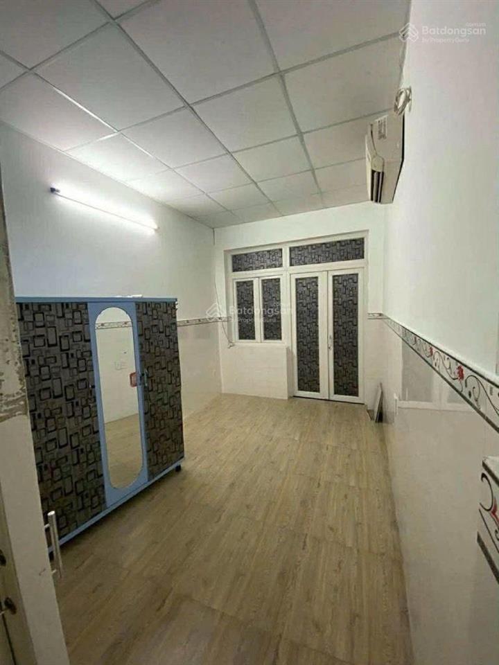 Gần quận 1  ngay bờ kè thoáng mát  lô góc cực đẹp  nhà đúc chắc chắn