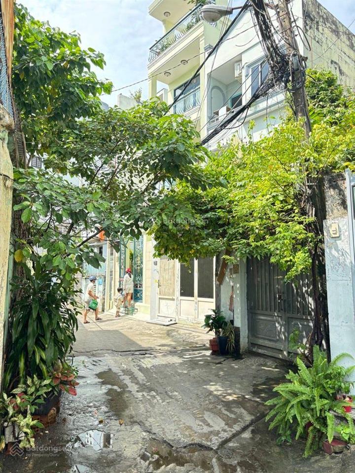 Gần quận 1  ngay bờ kè thoáng mát  lô góc cực đẹp  nhà đúc chắc chắn