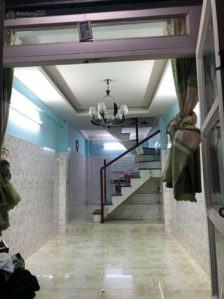 Gần quận 1  ngay bờ kè thoáng mát  lô góc cực đẹp  nhà đúc chắc chắn