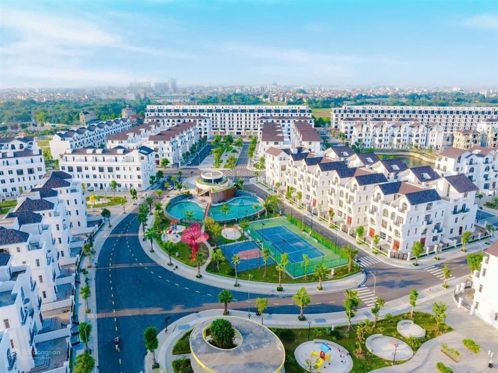 Bán căn liền kề áp lô góc sẵn nhà thô 5 tầng trung tâm kđt mạnh đức victory