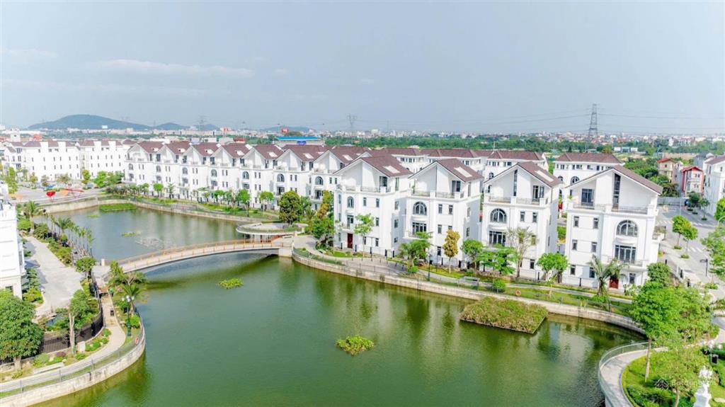 Bán căn liền kề áp lô góc sẵn nhà thô 5 tầng trung tâm kđt mạnh đức victory