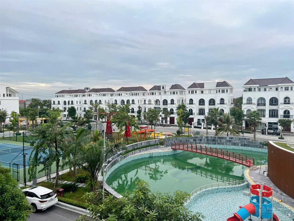 Bán căn liền kề áp lô góc sẵn nhà thô 5 tầng trung tâm kđt mạnh đức victory