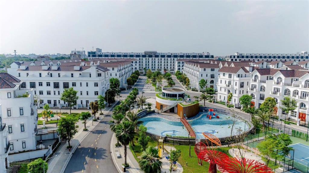 Bán căn liền kề áp lô góc sẵn nhà thô 5 tầng trung tâm kđt mạnh đức victory