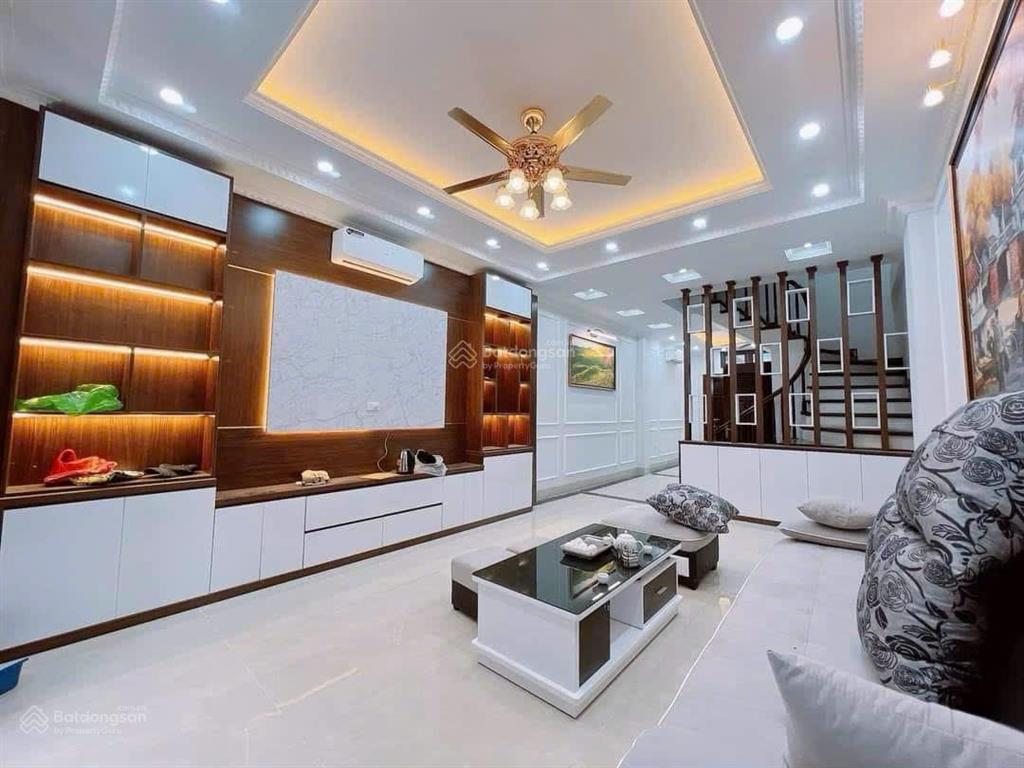 Bán gấp, giá rẻ nhà phố phạm văn đồng, ngõ gần đường lớn, gần oto, mặt tiền rộng, 35m 6 tầng