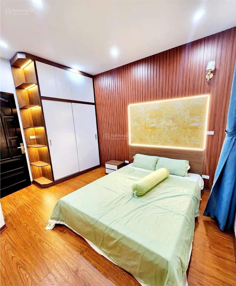 Bán gấp, giá rẻ nhà phố phạm văn đồng, ngõ gần đường lớn, gần oto, mặt tiền rộng, 35m 6 tầng