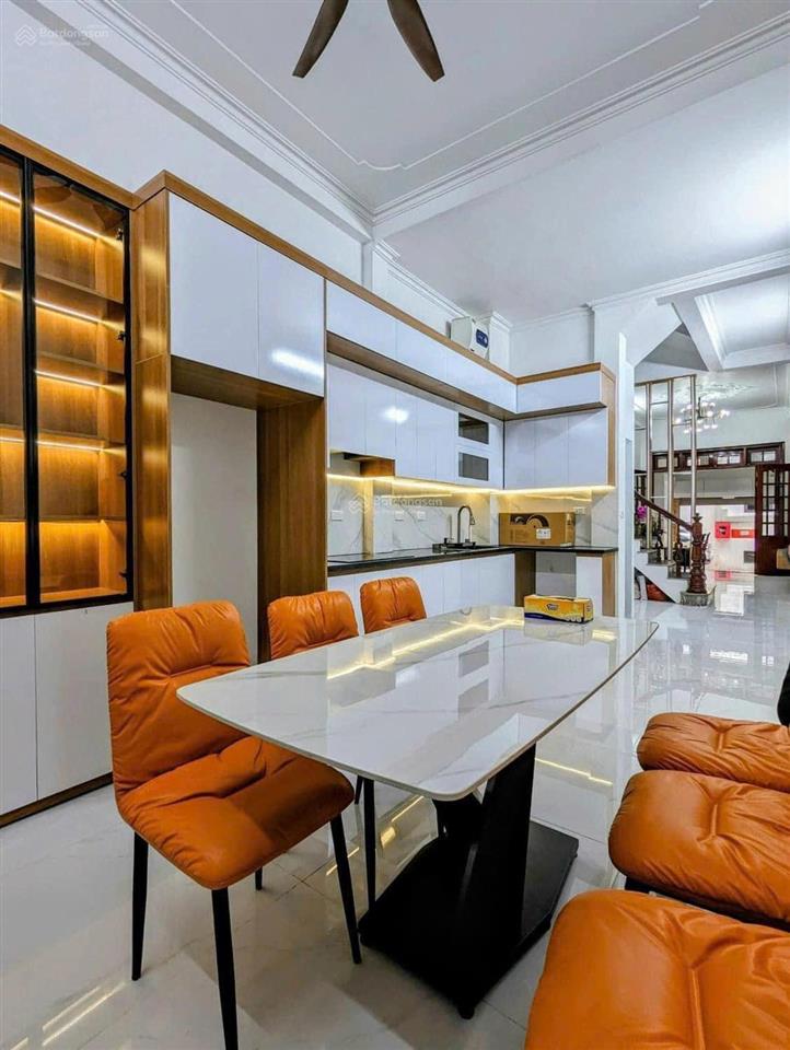 Bán nhà đẹp, mới, phạm văn đồng, cầu giấy, 40m ra phố, bãi oto, ngõ 3m, có thang máy, 36m, 6 tầng