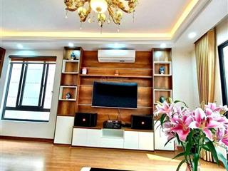 Bán nhà đẹp, mới, phạm văn đồng, cầu giấy, 40m ra phố, bãi oto, ngõ 3m, có thang máy, 36m, 6 tầng