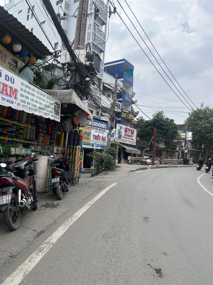 Bán nhà chính chủ 1 trệt 1 lầu nở hậu dt 57.76m2, chân cầu tân thuận 1 hướng đi quận 4