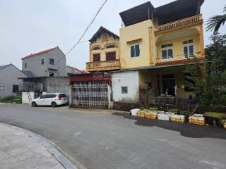 Bán đất tặng nhà 2 tầng mặt hồ tân quang đường ô tô tránh