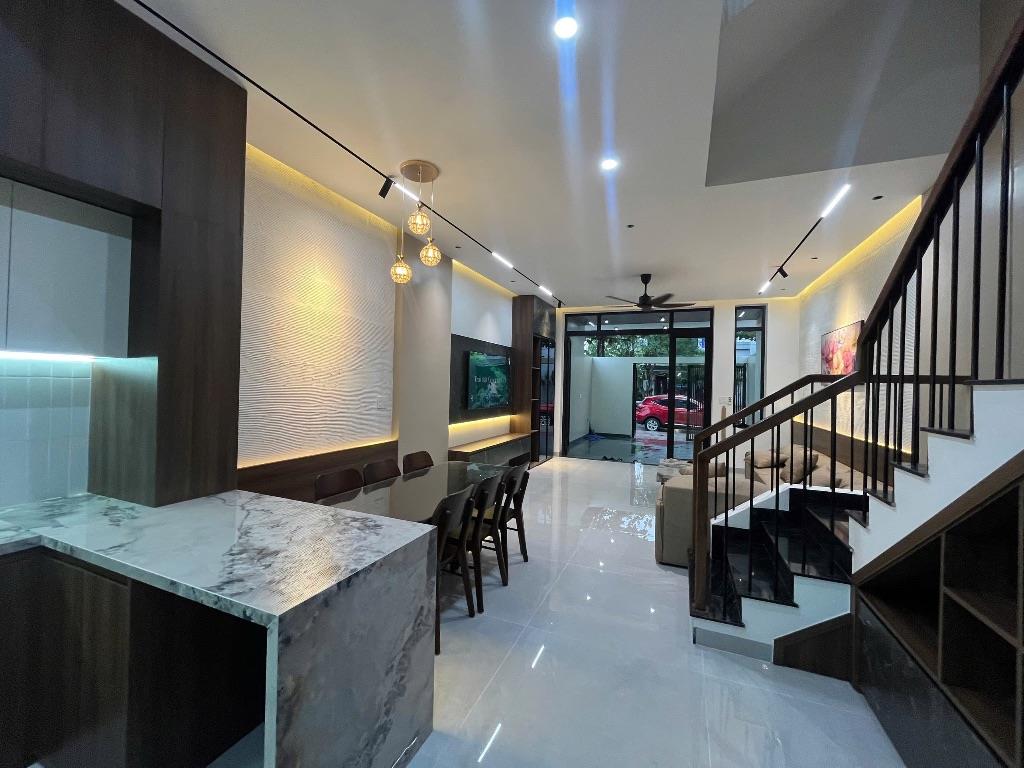 KHÔNG CÓ CHỖ CHÊ NHÀ 3 TẦNG CỰC ĐẸP MẶT TIỀN THANH HOÁ,HOÀ XUÂN,CÓ GARA ÔTÔ,SÁT VÕ AN NINH