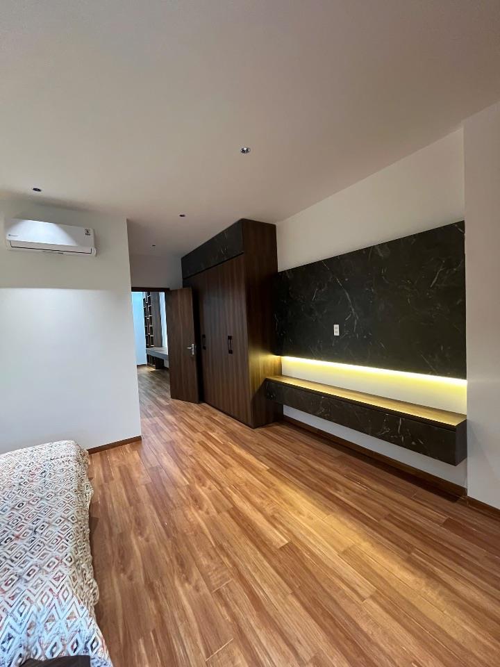 KHÔNG CÓ CHỖ CHÊ NHÀ 3 TẦNG CỰC ĐẸP MẶT TIỀN THANH HOÁ,HOÀ XUÂN,CÓ GARA ÔTÔ,SÁT VÕ AN NINH