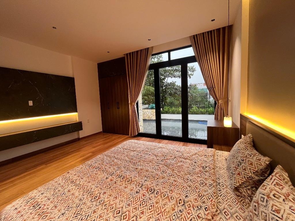 KHÔNG CÓ CHỖ CHÊ NHÀ 3 TẦNG CỰC ĐẸP MẶT TIỀN THANH HOÁ,HOÀ XUÂN,CÓ GARA ÔTÔ,SÁT VÕ AN NINH