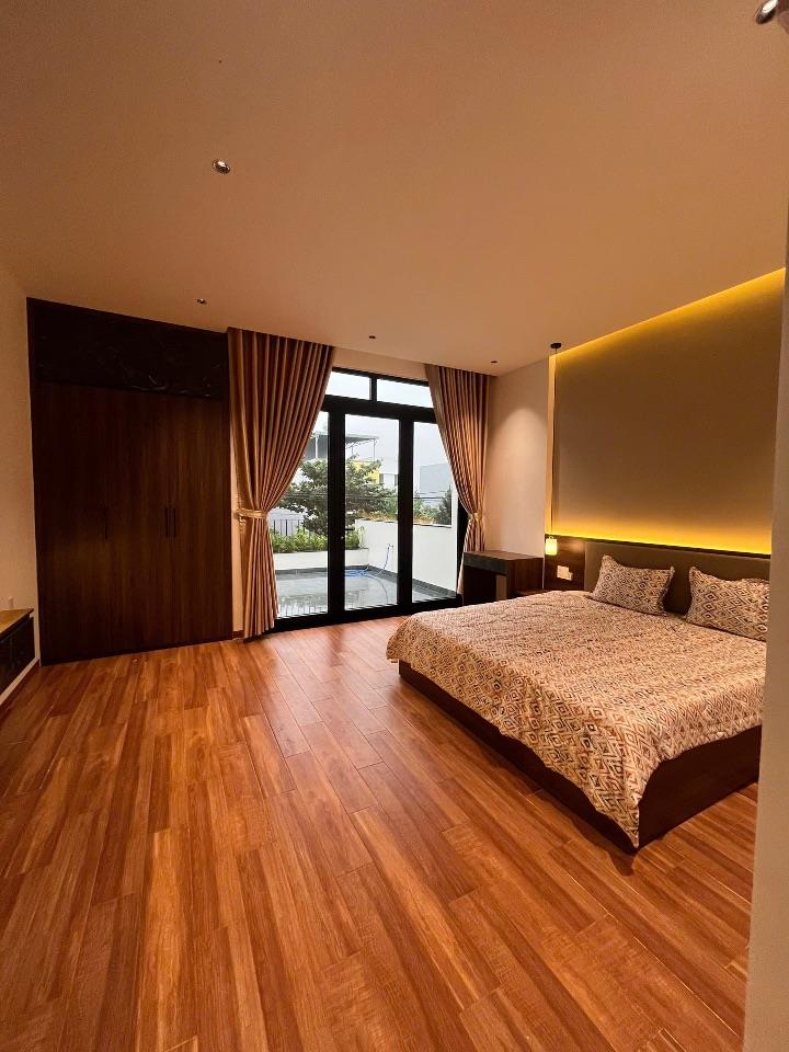 KHÔNG CÓ CHỖ CHÊ NHÀ 3 TẦNG CỰC ĐẸP MẶT TIỀN THANH HOÁ,HOÀ XUÂN,CÓ GARA ÔTÔ,SÁT VÕ AN NINH