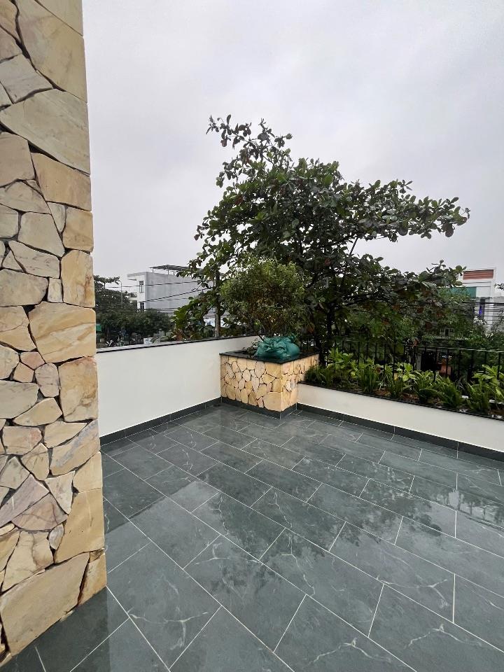 KHÔNG CÓ CHỖ CHÊ NHÀ 3 TẦNG CỰC ĐẸP MẶT TIỀN THANH HOÁ,HOÀ XUÂN,CÓ GARA ÔTÔ,SÁT VÕ AN NINH