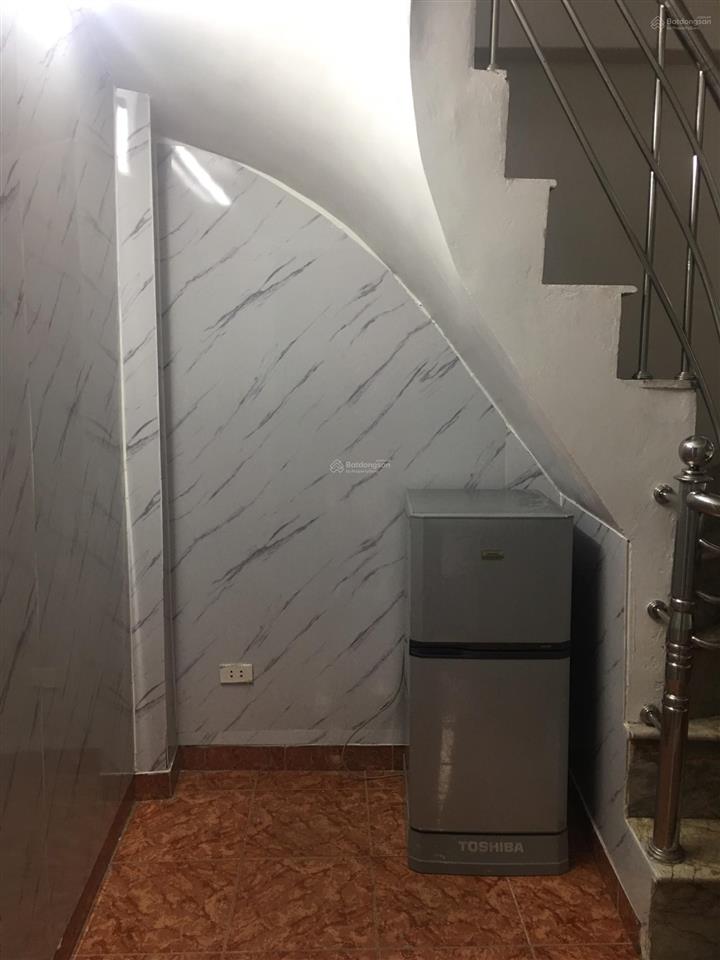 Chính chủ cho thuê nhà phố hàng lược. nội thất đầy đủ, dọn vào ở luôn