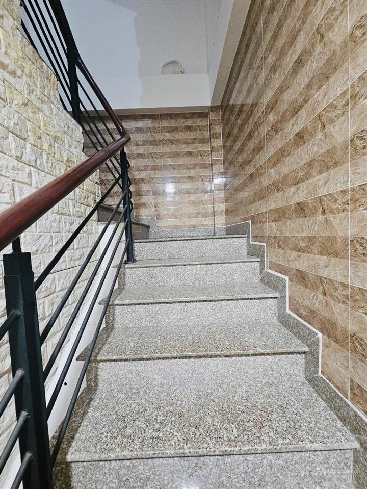 Âu dương lân q8  hẻm ô tô tránh  dt khủng 94m2