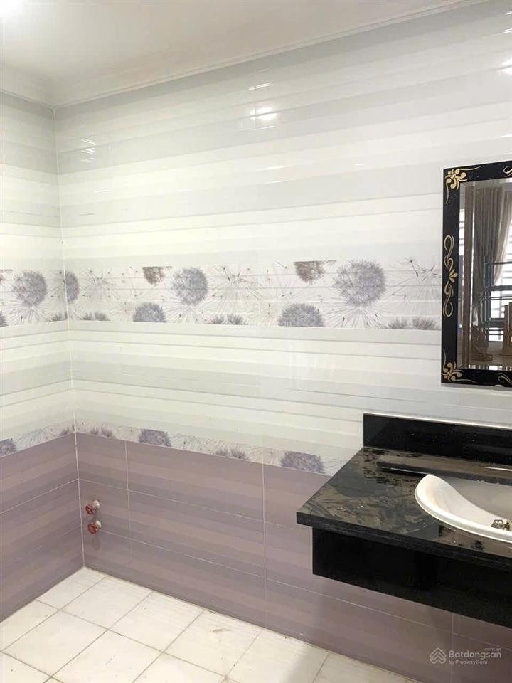 Xe hơi ngủ trong nhà  mặt tiền đường lớn dt khủng 8x23m  p7 q8