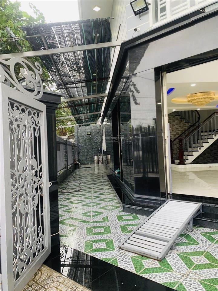 Xe hơi ngủ trong nhà  mặt tiền đường lớn dt khủng 8x23m  p7 q8