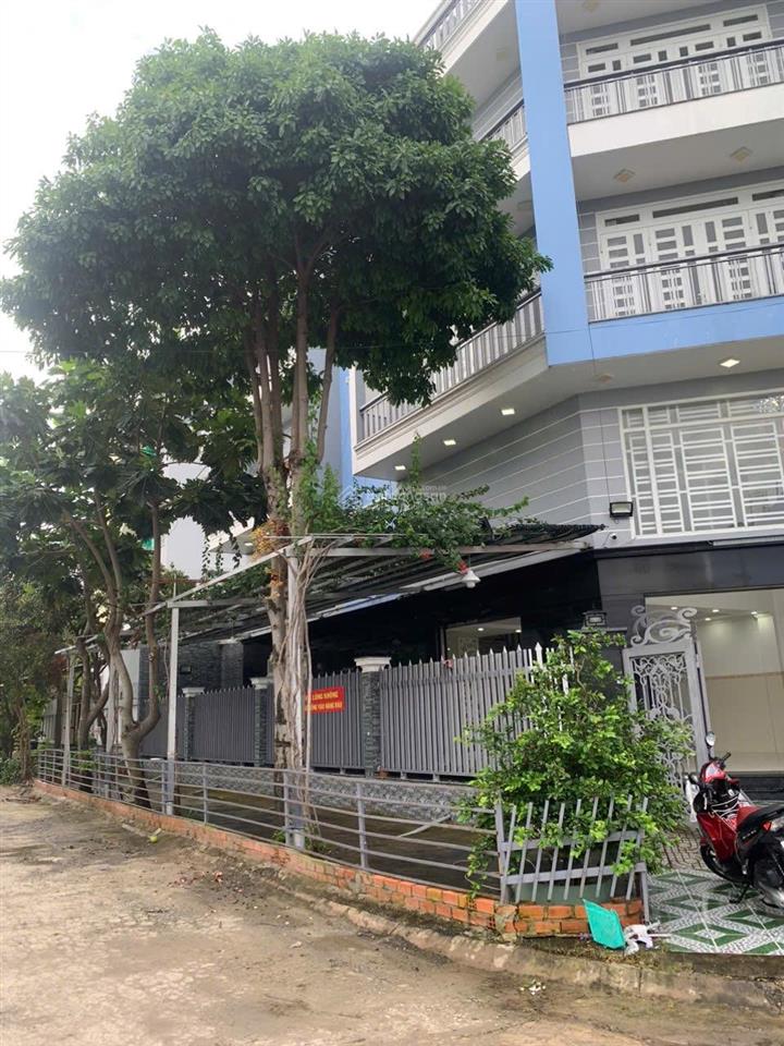 Xe hơi ngủ trong nhà  mặt tiền đường lớn dt khủng 8x23m  p7 q8