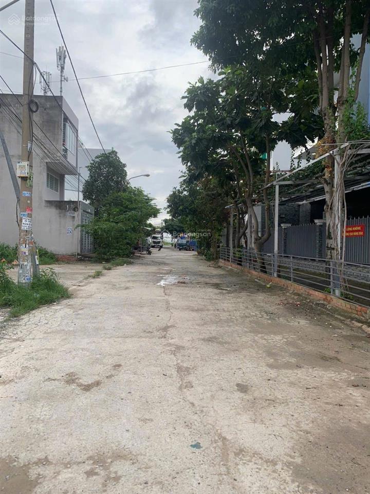 Xe hơi ngủ trong nhà  mặt tiền đường lớn dt khủng 8x23m  p7 q8