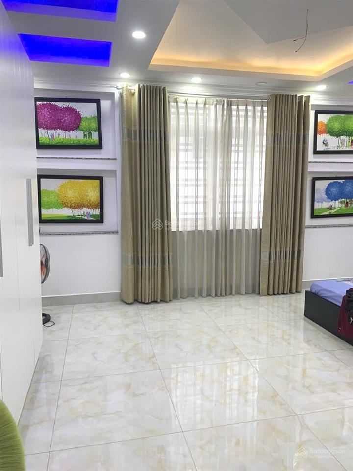 Xe hơi ngủ trong nhà  mặt tiền đường lớn dt khủng 8x23m  p7 q8