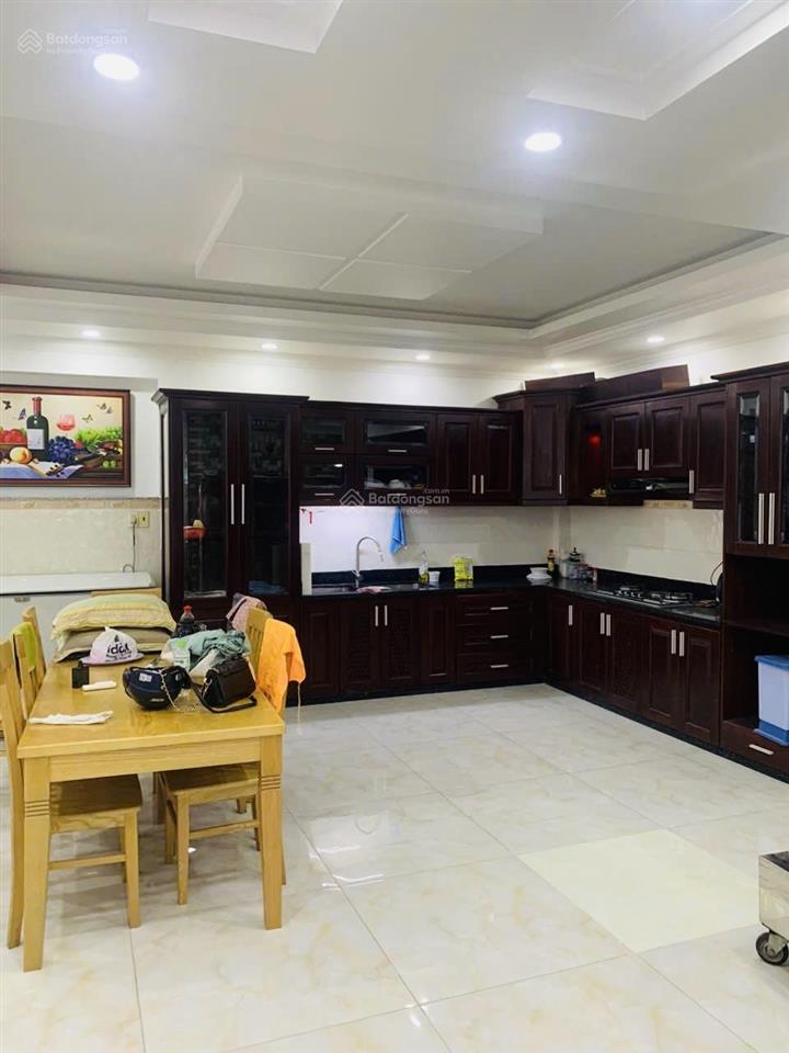 Xe hơi ngủ trong nhà  mặt tiền đường lớn dt khủng 8x23m  p7 q8