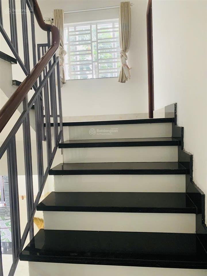 Xe hơi ngủ trong nhà  mặt tiền đường lớn dt khủng 8x23m  p7 q8