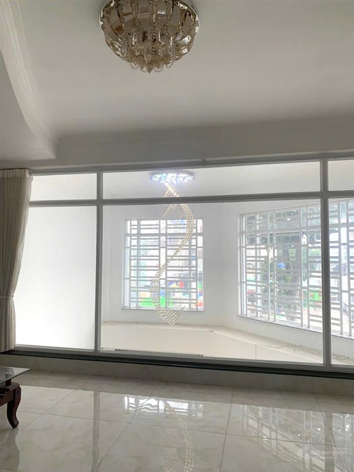 Xe hơi ngủ trong nhà  mặt tiền đường lớn dt khủng 8x23m  p7 q8