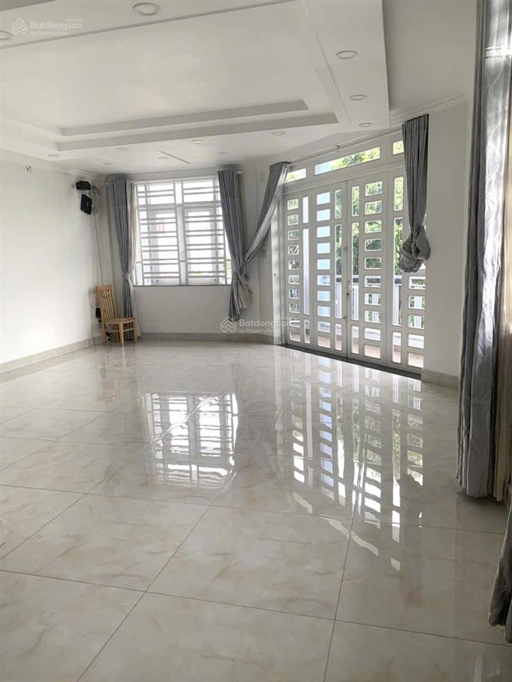 Xe hơi ngủ trong nhà  mặt tiền đường lớn dt khủng 8x23m  p7 q8