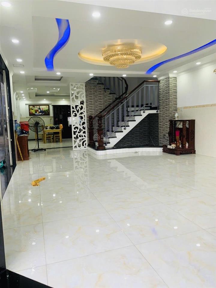 Xe hơi ngủ trong nhà  mặt tiền đường lớn dt khủng 8x23m  p7 q8