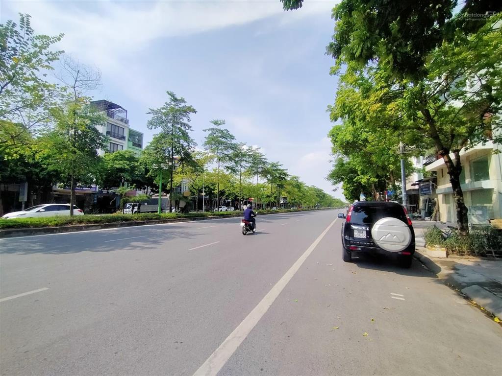 Bán nhà mặt phố ngô gia tự, 3 thoáng, 80 m2, 3 tầng, mặt tiền 4 m, giá chỉ 26 tỷ.