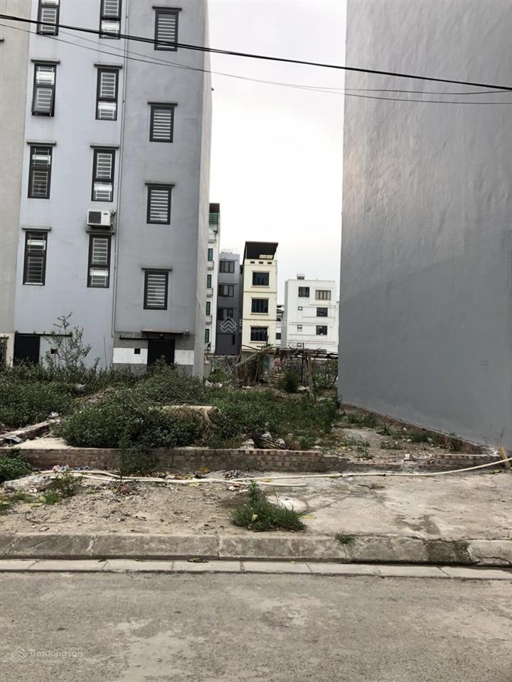 Bán đất cự khối, ô tô tránh, vỉa hè, kinh doanh, 94 m2, mặt tiền 5.8 m, giá chỉ 16,2 tỷ.